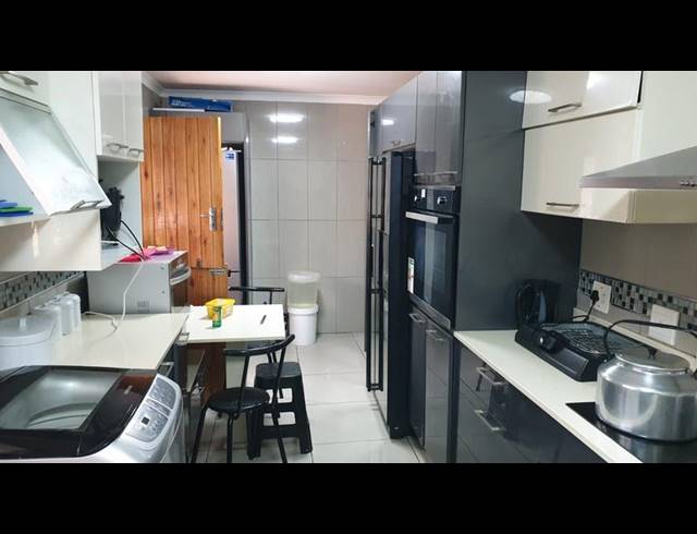 5 BEDROOM HOUSE FOR SALE IN ESIKHAWINI J